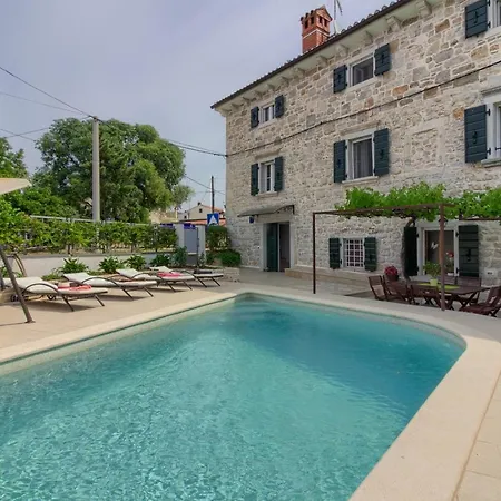 Cozy Zita With Private Pool Near Town Center Poreč