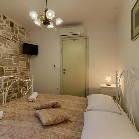 Cozy Zita With Private Pool Near Town Center