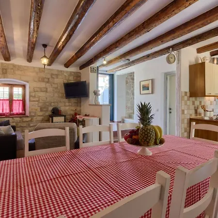 Cozy Zita With Private Pool Near Town Center Willa
