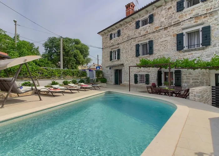 Cozy Zita With Private Pool Near Town Center Poreč