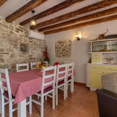 Cozy Zita With Private Pool Near Town Center بوريتش