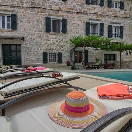 ヴィラ Cozy Zita With Private Pool Near Town Center ポレッチ