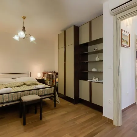 Cozy Zita With Private Pool Near Town Center