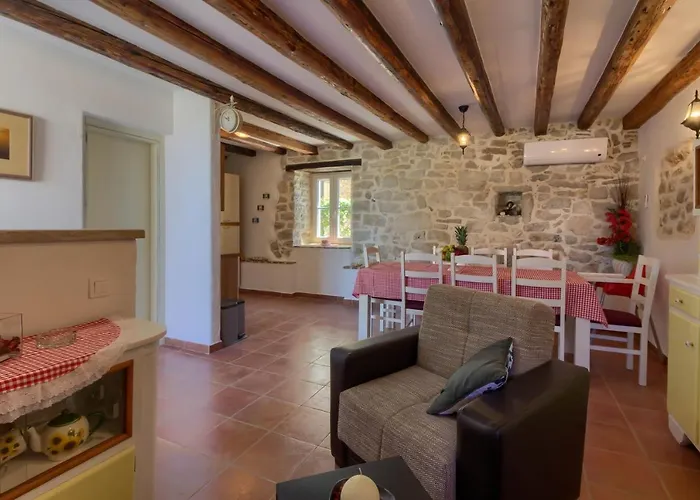 Cozy Zita With Private Pool Near Town Center * ポレッチ