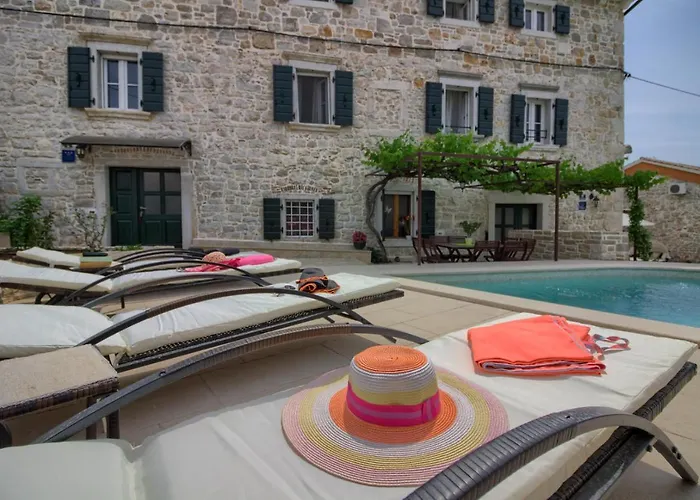 Villa Cozy Zita With Private Pool Near Town Center Poreč
