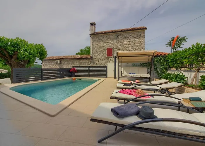 Villa Cozy Zita With Private Pool Near Town Center
